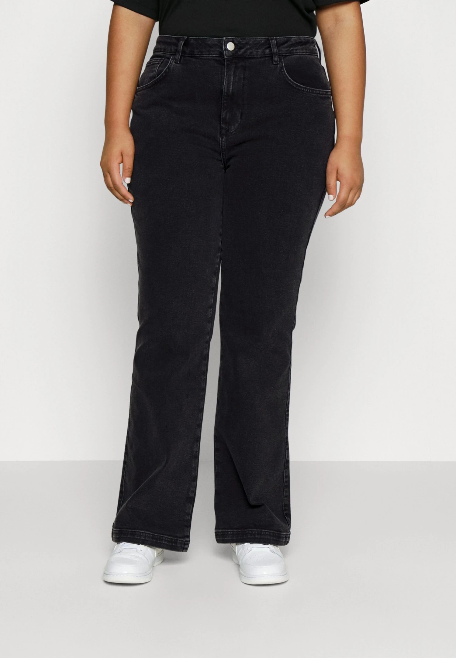 Young Washed Clean Kick Flare- Vaqueros Bootcut - Black Denim