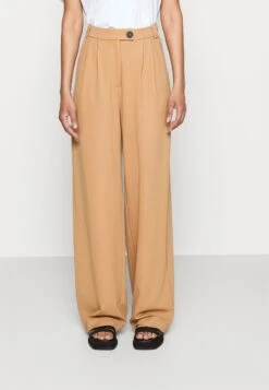 Petite Business Casual Wide Legs With Front Pleats- Pantalones - Beige